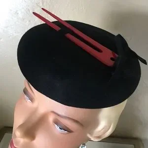 SWANKY 1940s\' BLACK FELT TILT HAT WITH RED BAKELITE TRIM New York Creation | Accessories | Swanky 94s Black Felt Tilt  main image 2